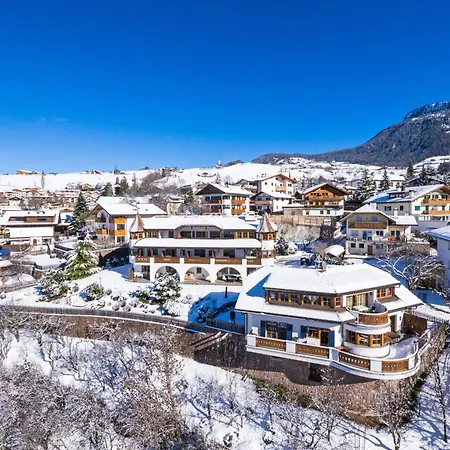 Aparthotel Burghof Siusi