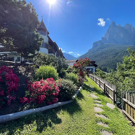 Burghof Aparthotel Siusi